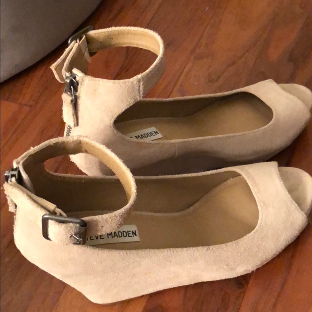 Steve Madden Beige Suede Peep Toe Wedge